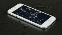 Apple sẽ thêm khả năng chống nước và chống bụi cho iPhone, giống như smartphone Android cao cấp của Samsung và Sony.
